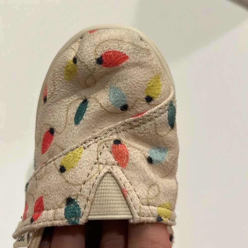 TOMS Belmont Toddler Girl Slip On Shoe Cream Christmas Light Bulb US7 - Picture 11 of 15